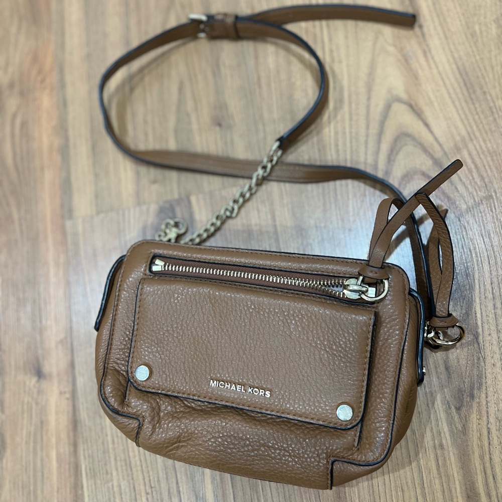 Great used condition Michael Kors Av-1703 Brown Bag